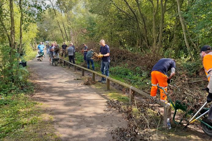 Volunteers from Aggregate Industries hard at work at Codnor Park Reservoir