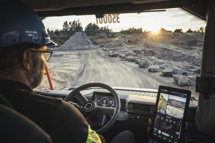 The interactive Volvo Co-Pilot display makes it even easier for operators to focus on the task in hand