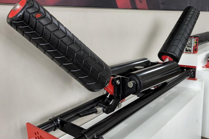 Easily installed, the Apex Tracker boasts wing rollers for 10–60° trough angles