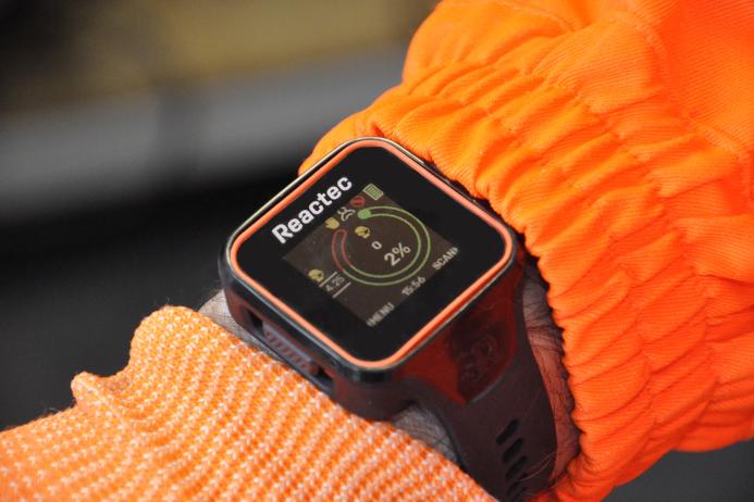 Workers can pair their Trolex XD1+ dust monitor with Reactec’s latest wearable device, the R-Link smart watch, to view their own dust exposure levels on the watch face