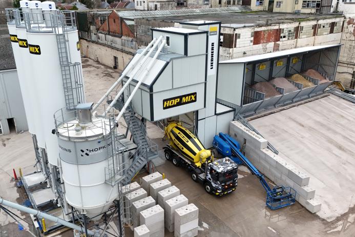 Hopkins Estates’ new Liebherr Mobilmix 3.0 batching plant and one of their 11 new Liebherr HTM 905 drum mixers  