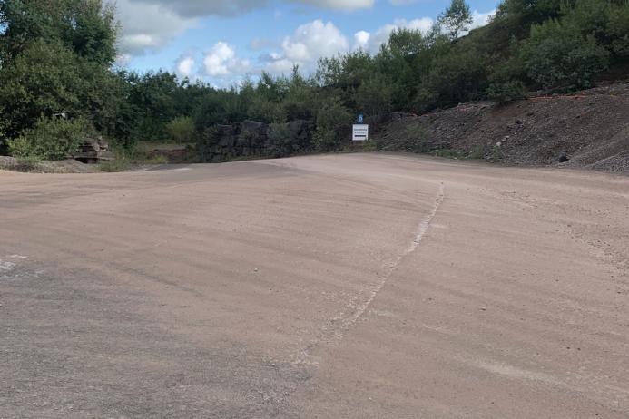 Fig. 1. Entrance road soiled by vehicles using unsurfaced roads to and from the stockyard