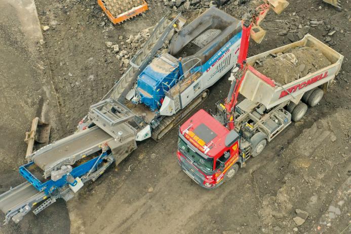 BP Mitchell’s new Kleemann Mobirex MR 100i NEO impact crusher in operation 