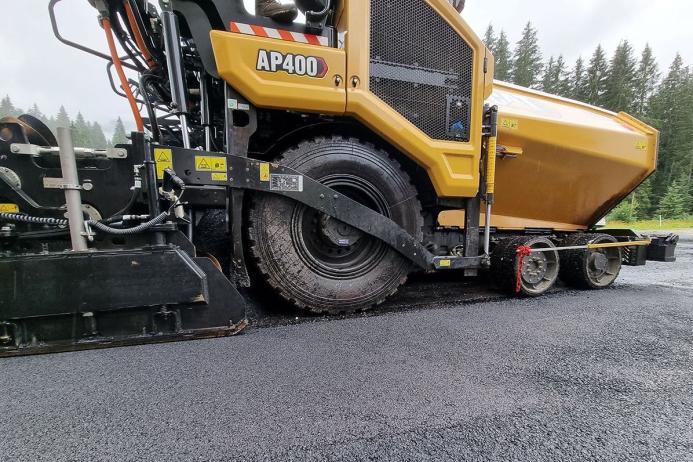 The new Cat AP400 pavers will reduce fuel consumption by 10% compared with Heidelberg Materials’ existing machines