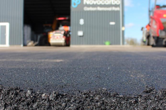 In an innovative pilot project, Novocarbo and Hansa Asphalt have developed an asphalt mix infused with biochar which may lay the groundwork for future standards in road construction