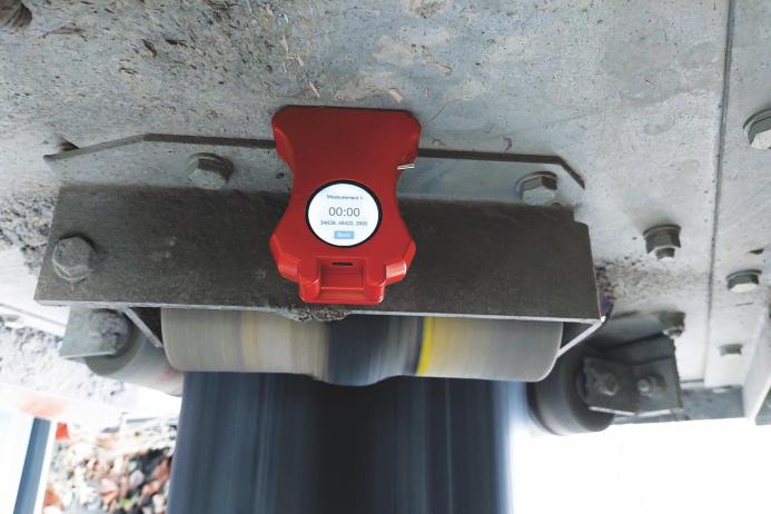 The MCube RFP Mobile version can record roller bearing vibrations in just three seconds