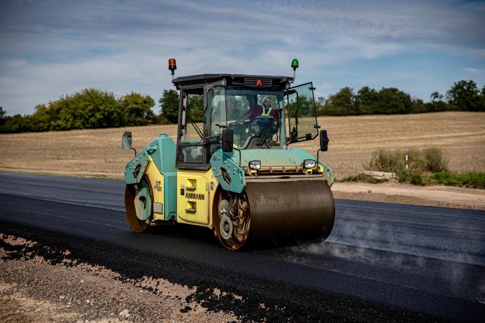 The new Ammann ARX 110-2 articulated tandem roller