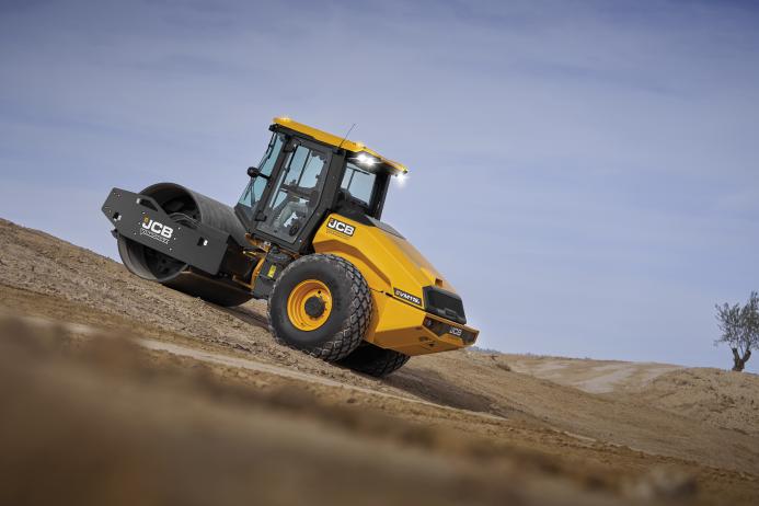 The new 12-tonne JCB VM118D single-drum soil compactor