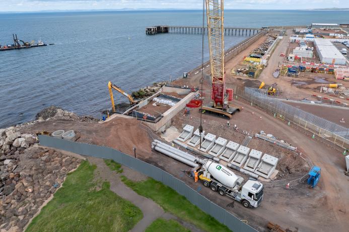 Heidelberg Materials supplied 242 cubic metres of PowerCrete from their Glasgow concrete plant with delivery windows dictated by tidal conditions 