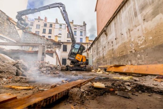 According to CASE Construction Equipment, their new CX135E XRD redefines high-reach working in a compact footprint for the specialist demolition industry 