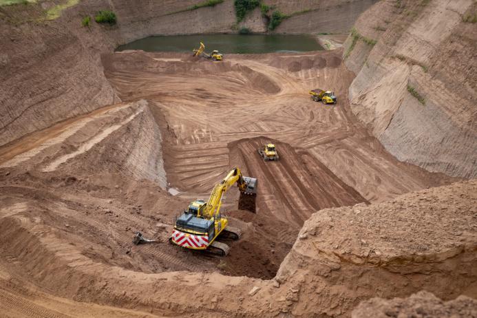 Marubeni-Komatsu’s visit to JPE Aggregates shows how a well-managed fleet of Komatsu equipment can deliver maximum productivity with minimal environmental impact