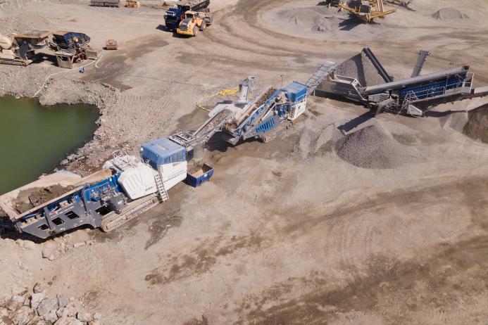 Thanks to smart line coupling, the all-electric Kleemann plant train runs smoothly and without disruptions