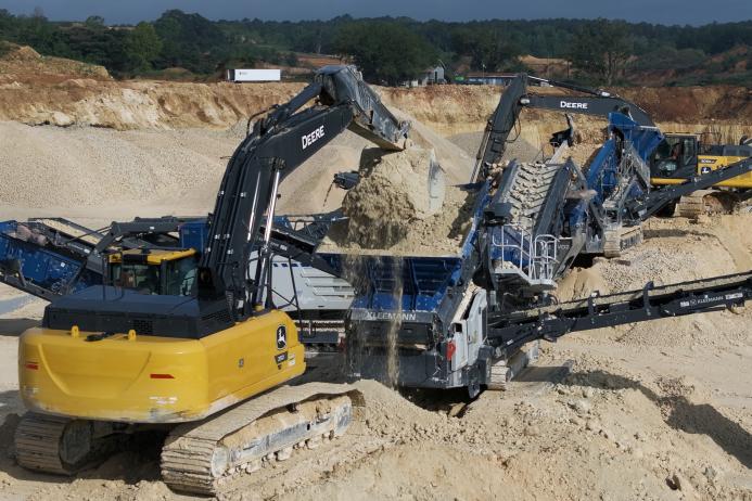 Screening in action – the Mobiscreen MSS 802i Evo and Mobiscreen MS 15 Z track-mounted plants