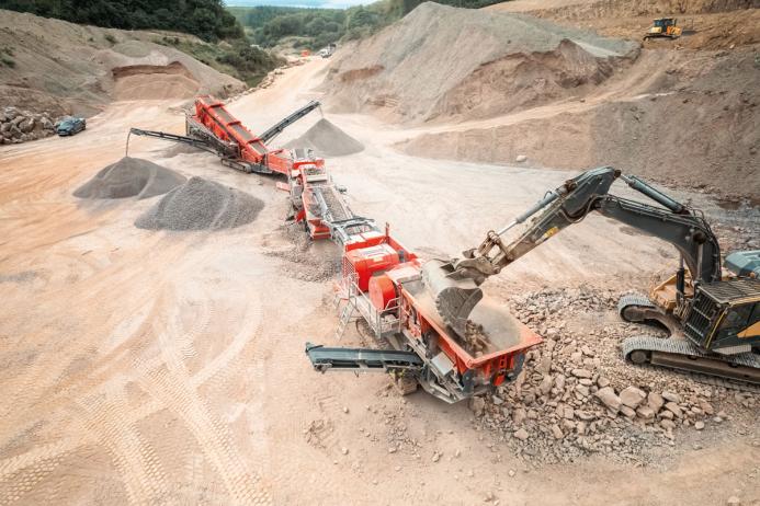 The Finlay J-1170 jaw crusher feeding the C1540 cone crusher, which, in turn, feeds the 694+ screener
