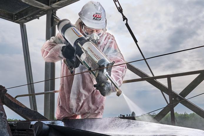 REMAREP Spray is applied using a pneumatic cartridge gun