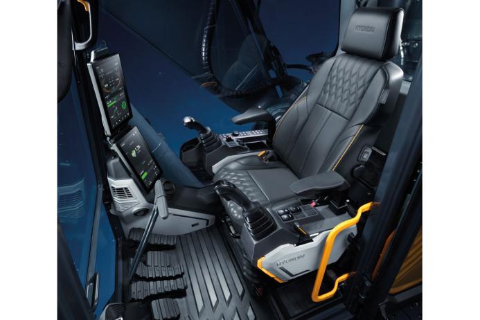 Inside the redesigned cab, operators benefit from customizable electro-hydraulic controls and optional smart features such as digital key entry and 2D machine guidance