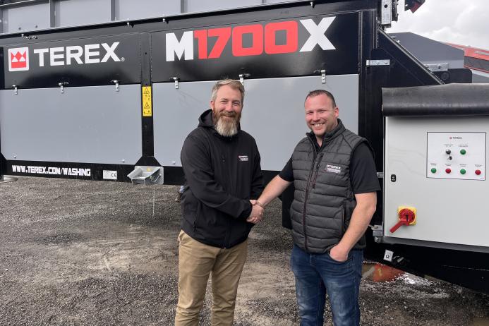 L-R: Pól Donnelly, Terex Washing Systems country manager - Ireland, and Brian Donaghy, director of Dungannon Plant Sales Ireland