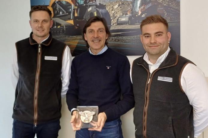 L-R: Tom Carr, director, EMH Plant; Ciro Casapulla, head of CNH Construction for the EMEA region; and Ian Phillips, director, EMH Plant
