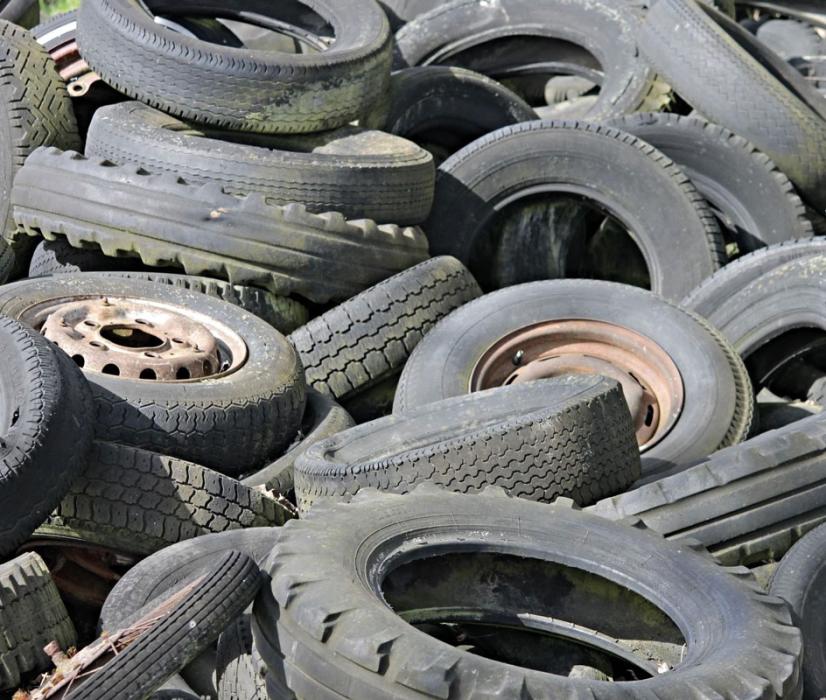 Low-grade carbon black is produced by burning scrap car tyres