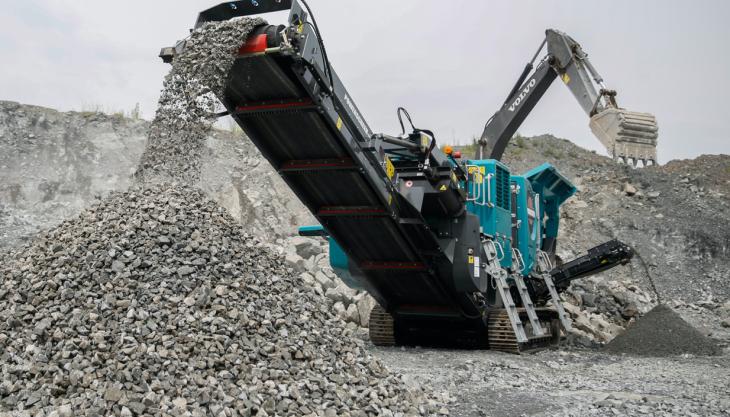 A Powerscreen Premiertrak 400X in operation in China Powerscreen