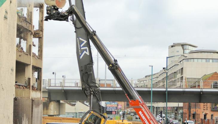 Dust-suppression system fitted to a telehandler