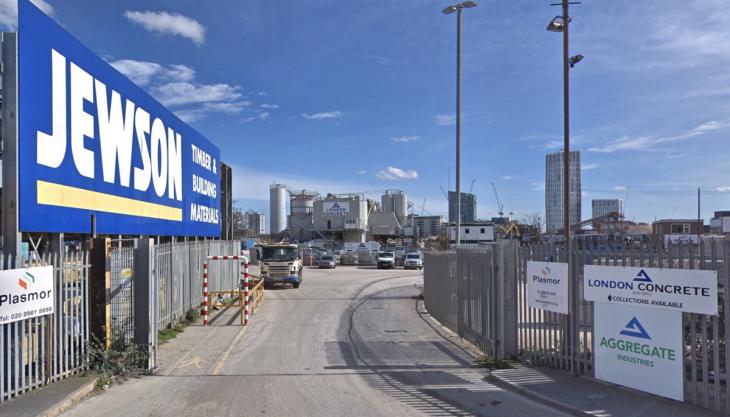 London Concrete’s ready-mixed concrete facility at Bow London Concrete’s ready-mixed concrete facility at Bow