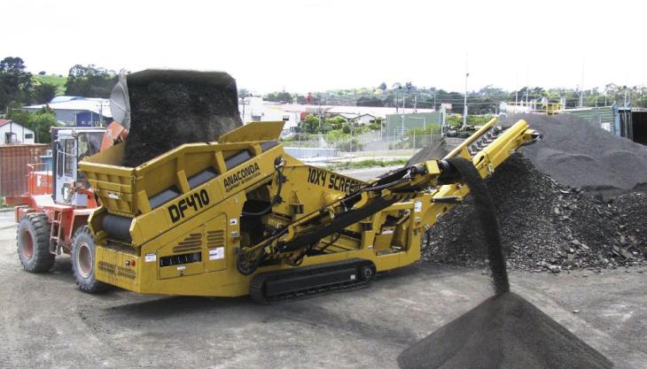 An Anaconda DF410 mobile screen on a recycling application in New Zealand Anaconda DF410 mobile screen