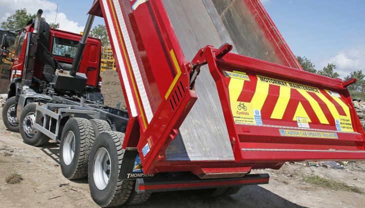 Thompsons AutoLift hydraulic tailgate on one of John Stacey & Sons' new Loadmaster-bodied DAF tippers AutoLift hydraulic tailgate