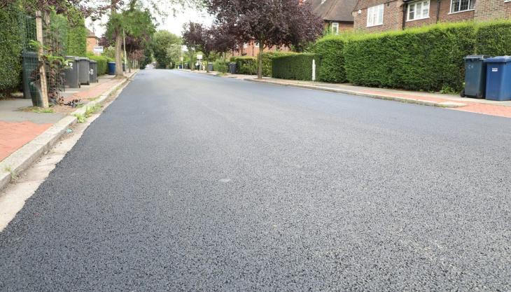 Barnet Council have used around 240 tonnes of Tarmac ULTIPAVE R rubber-modified SMA onHill Top Road ULTIPAVE R