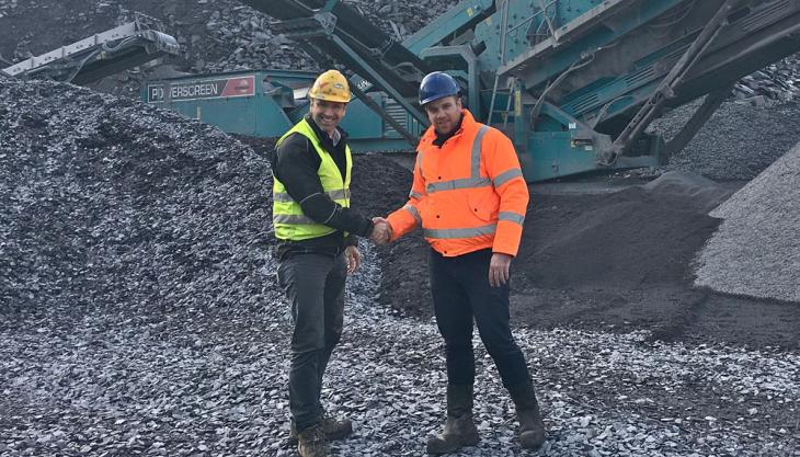 Matej Grm from Major Wire and Lee Holman from Blue Group Blue Group to distribute Major Wire screen media