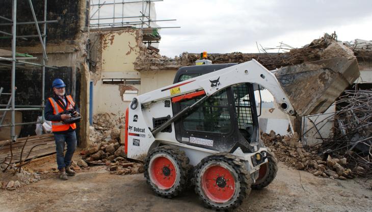 Remote-controlled Bobcat compact loader