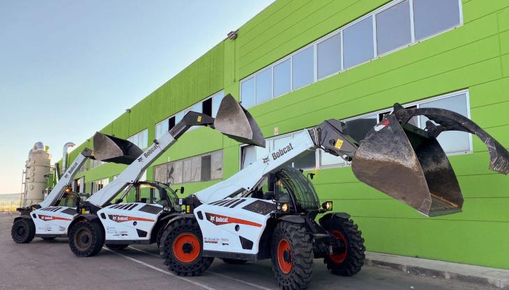 Decom strengthens telehandler fleet with new Bobcat TL43.80HF Waste Expert unit Bobcat TL43.80HF telehandler