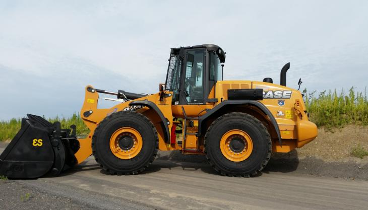 Case 821F wheel loader