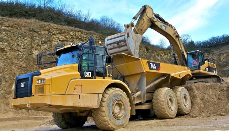 Cat 745 articulated dumptruck