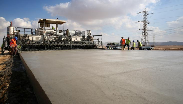 CEMEX pave Egypt’s first concrete highway Concrete highway