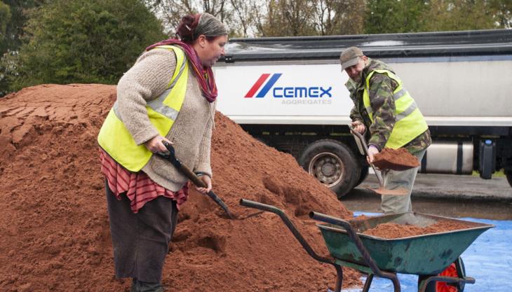 CEMEX donate sand to protect model town