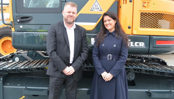L-R: Tony Reeves, Hyundai UK and Ireland sales manager, and Rachel Hamilton, business development executive at Datatag CESAR