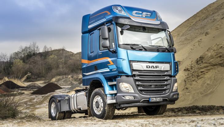 For 4x2 DAF CF and XF tractors that sometimes have to drive in off-road conditions, DAF are introducing the ‘PXP’ – a hydraulic front-wheel drive that can be activated at the flip of a switch DAF tractor unit