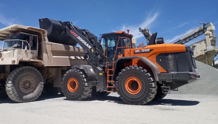 The new Doosan DL550-7 wheel loader in action at San Felices Quarry Doosan DL550-7 wheel loader