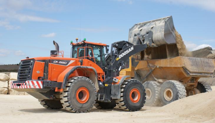 Doosan DL580-5 at Creeton Quarry Doosan DL580-5 wheel loader
