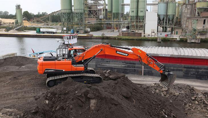 Doosan DX255LC-5 excavator