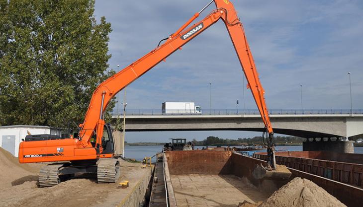 Doosan DX300SLR-3 excavator