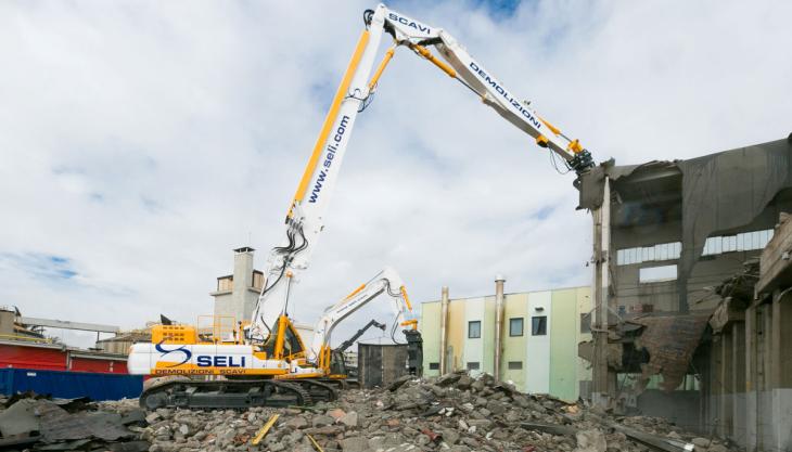 Doosan DX530DM high-reach demolition excavator Doosan DX530DM high-reach demolition excavator