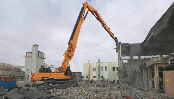 Doosan DX530DM high-reach demolition excavator Doosan DX530DM high-reach demolition excavator