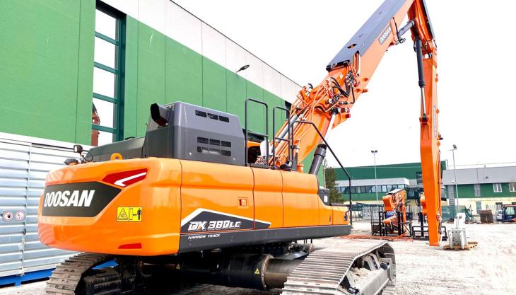 Doosan DX380DM-7 high-reach demolition excavator