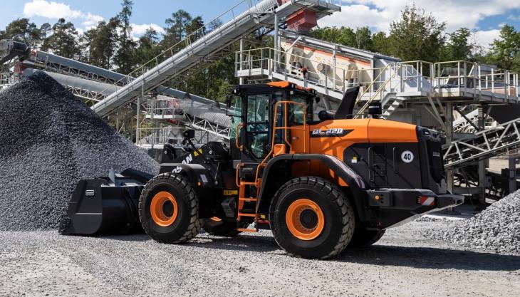 The new Doosan DL320-7 wheel loader Doosan DL320-7 wheel loader