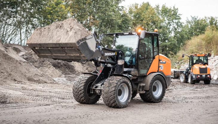 Tobroco-Giant are to manufacture and sell select compact wheel loaders under the Doosan name Tobroco-Giant Doosan