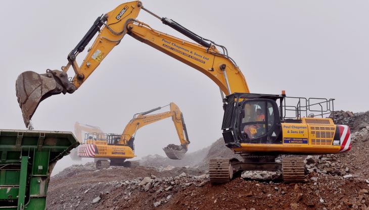 The three heavy-duty JCB JS370XD crawler excavators in action at Bardon Hill JCB JS370XD crawler excavator