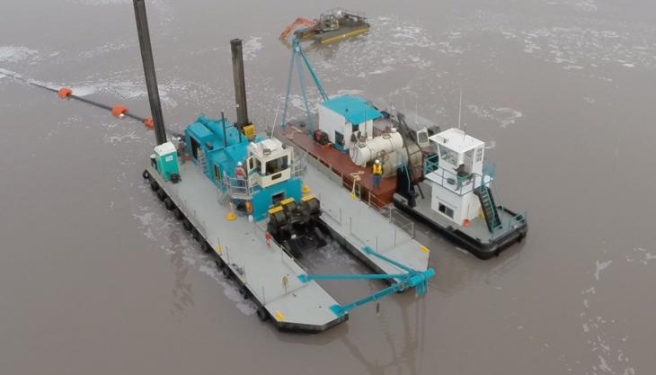 DSC Tier 4 Final Shark dredger and barge DSC Tier 4 Final dredger and barge