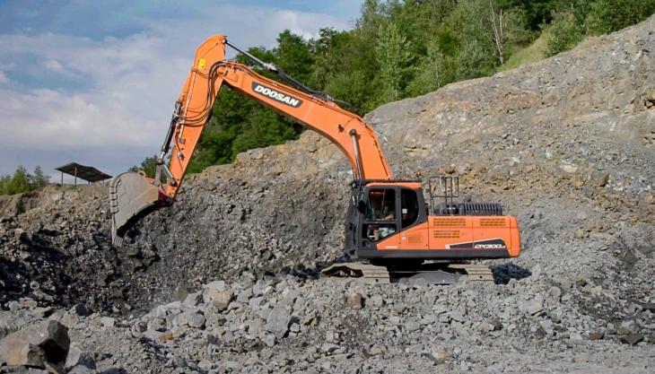 Fast Cargo's new Doosan DX300LC-5 excavator Doosan DX300LC-5 excavator